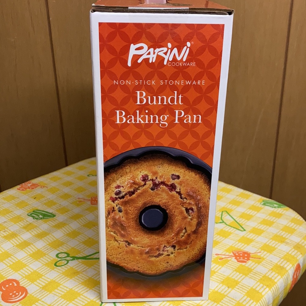 Parini Non Stick Stoneware Bundt Baking Pan - Picture 4 of 5